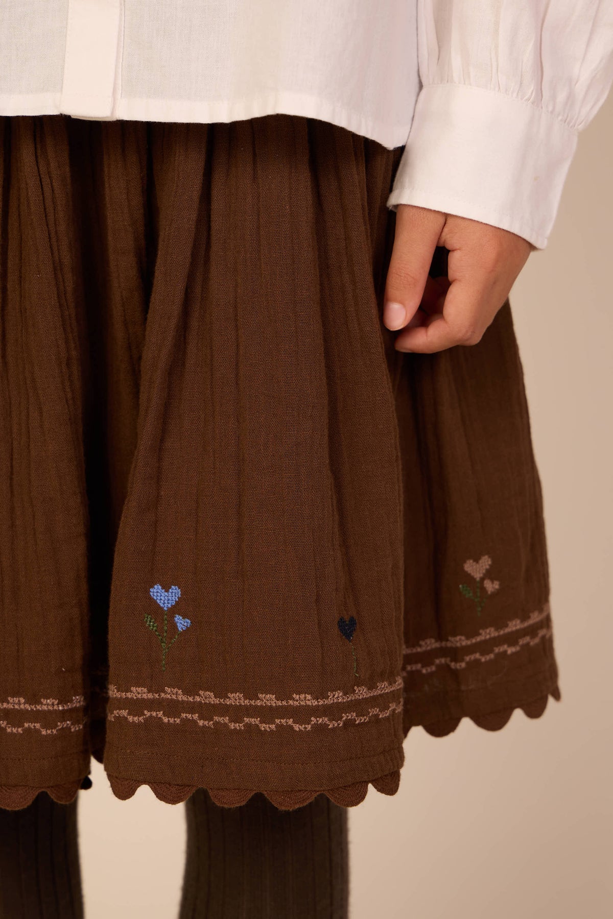 Double gauze-nederdel med korsstingsbroderi Tween - Brown | 101472 Laureen