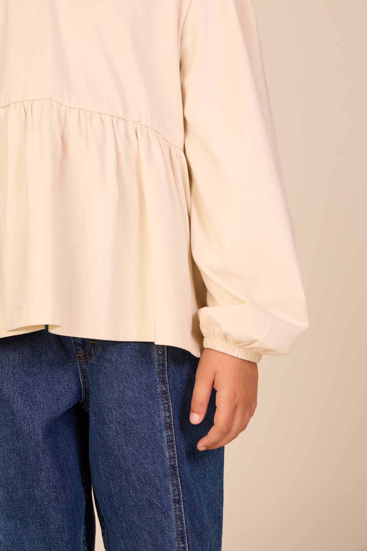 Ensfarvet jerseybluse med peplum Tween - Offwhite | 101546 Heidi