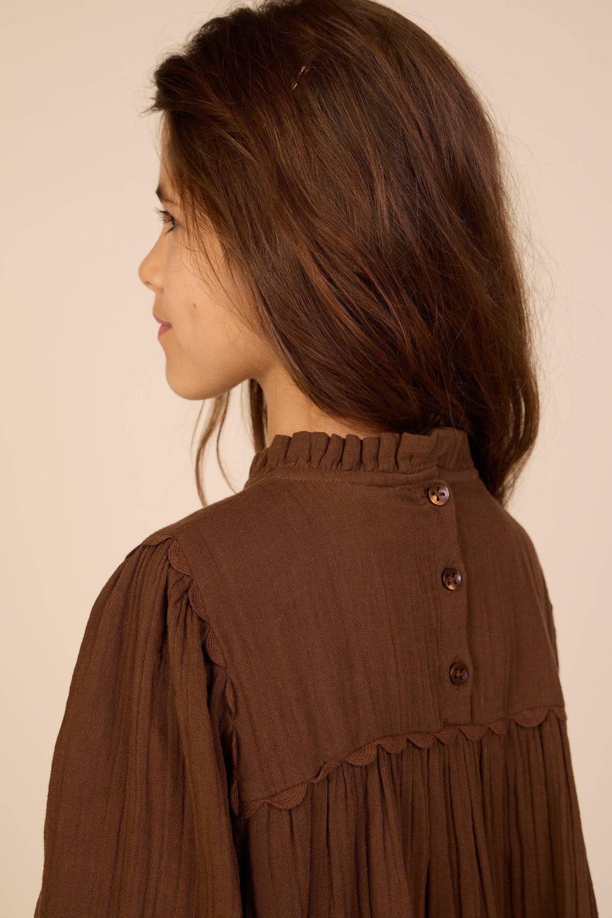 Double gauze-kjole med korsstingsbroderi Tween - Brown | 101468 Laureen