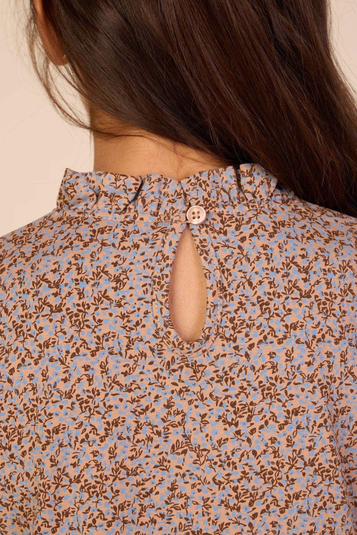 Småblomstret jerseybluse med peplum Tween - Blue/Brown | 101542 Heidi