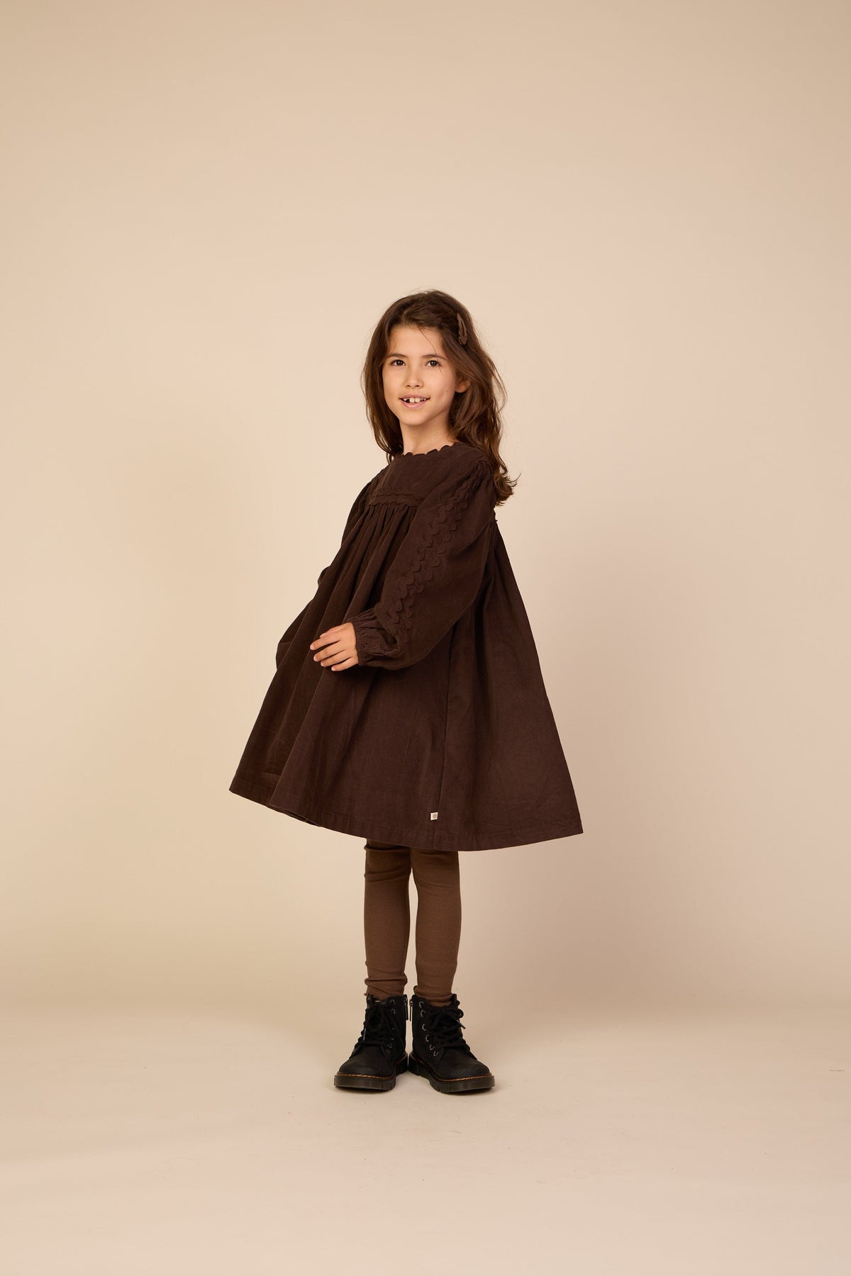Fløjlskjole med zig-zag bånd Tween - Dark Brown | 101474 Sille