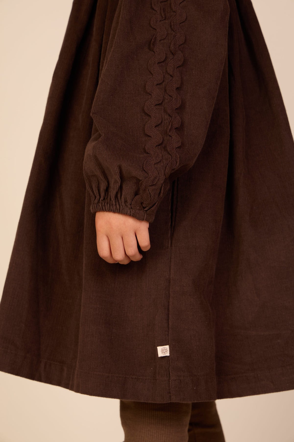 Fløjlskjole med zig-zag bånd Tween - Dark Brown | 101474 Sille