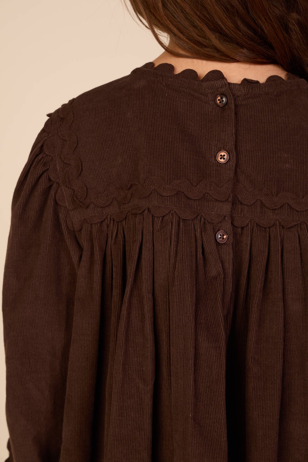 Fløjlskjole med zig-zag bånd Tween - Dark Brown | 101474 Sille