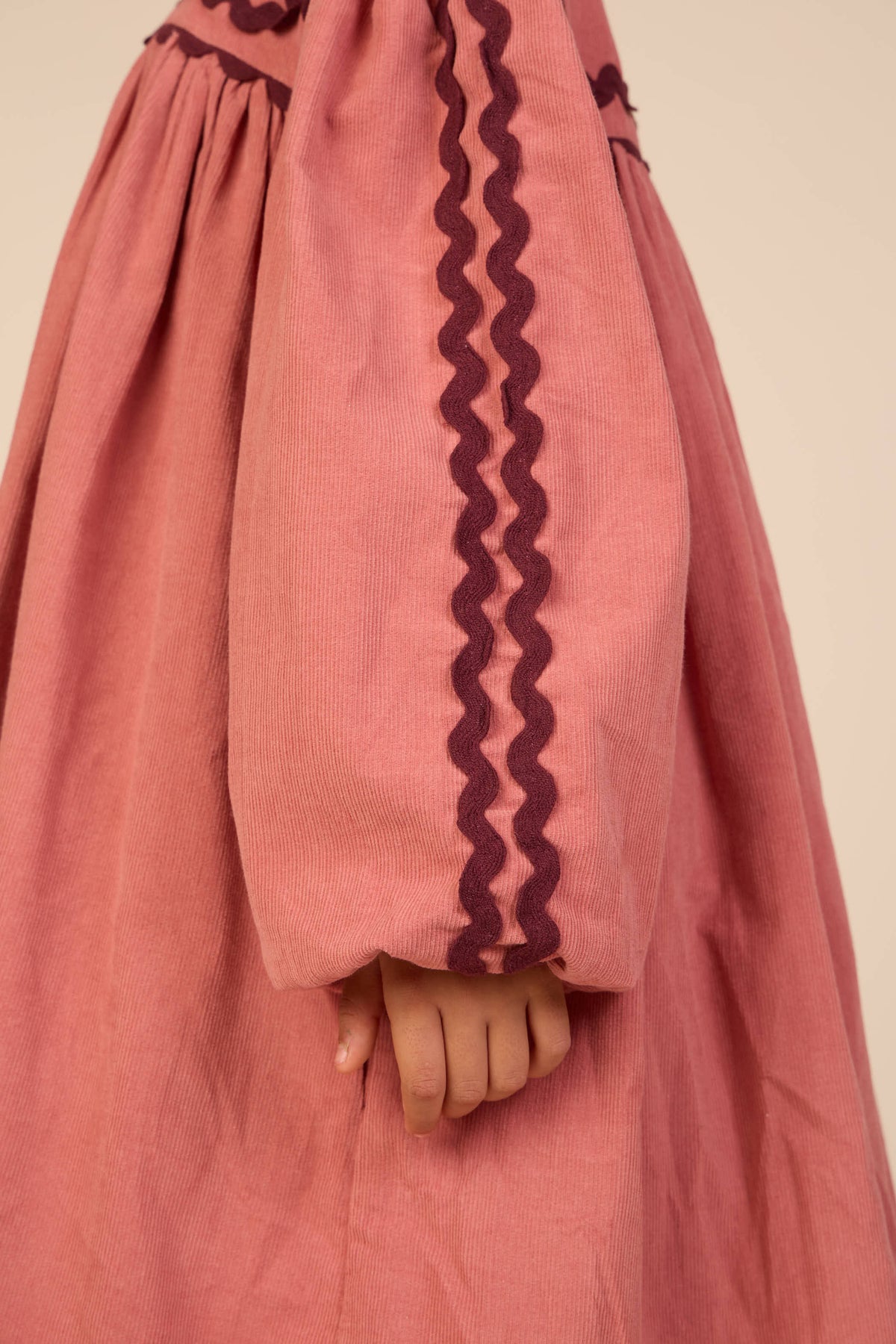 Fløjlskjole med zig-zag bånd Kids - Dusty Rose | 101475 Sille