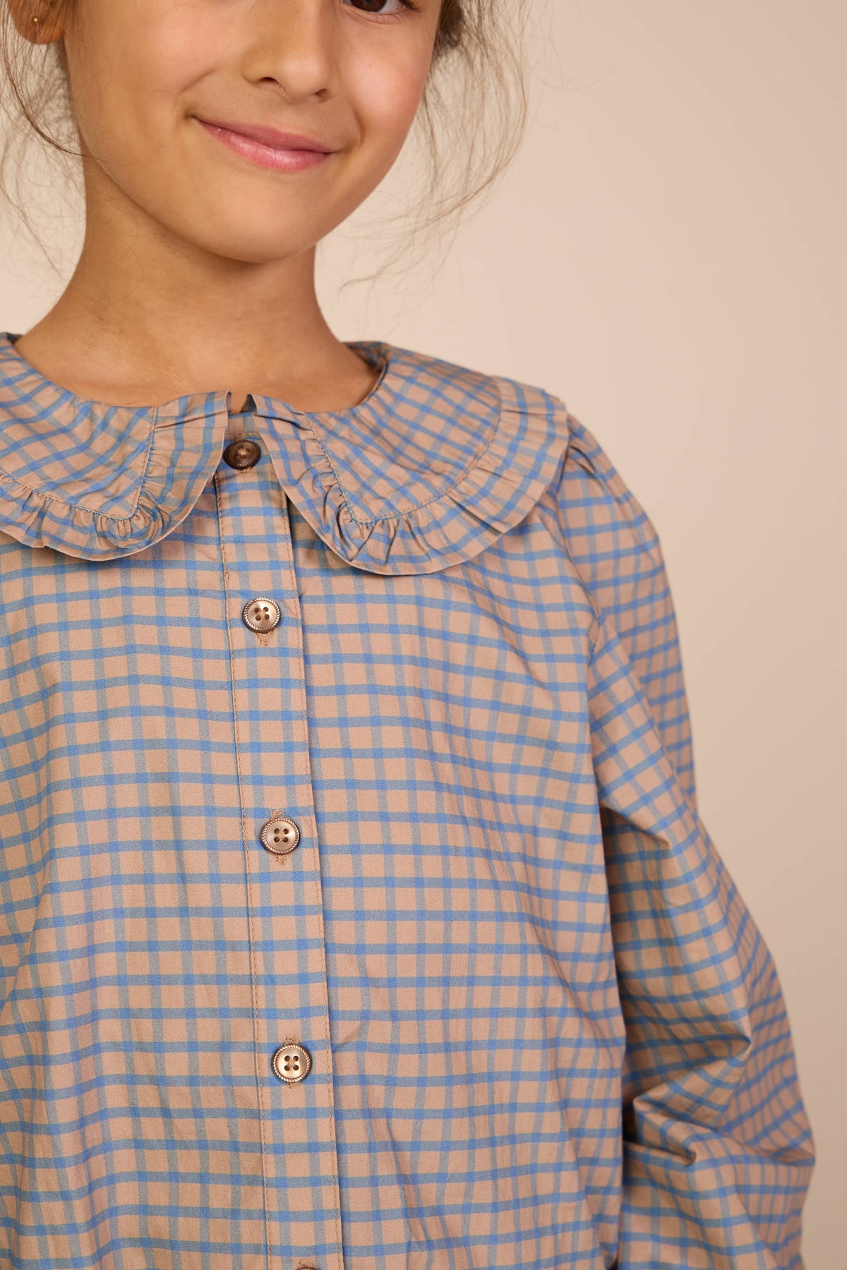 Poplin-bluse med flæsekrave Tween - Blue Check | 101452 Julia