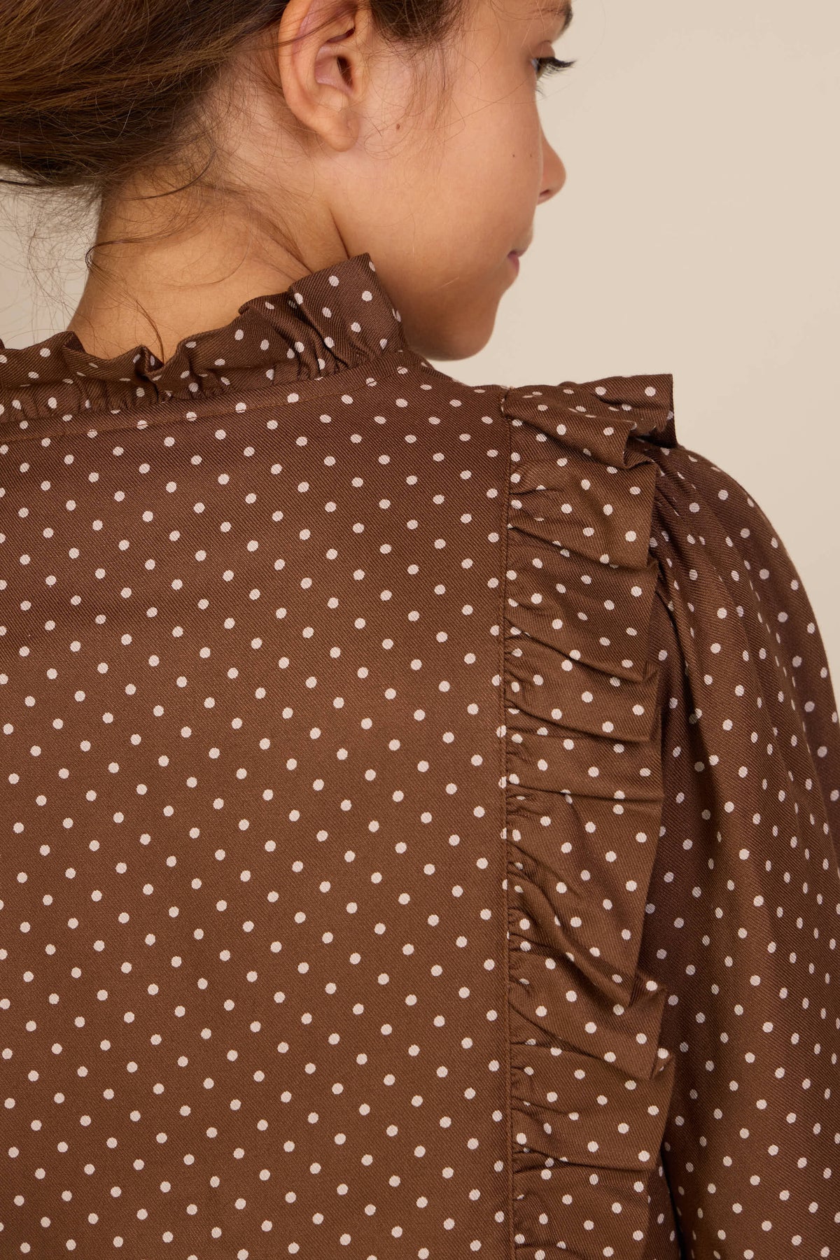 Prikket viskosebluse med flæser Tween - Brown/Offwhite | 101662 Feline