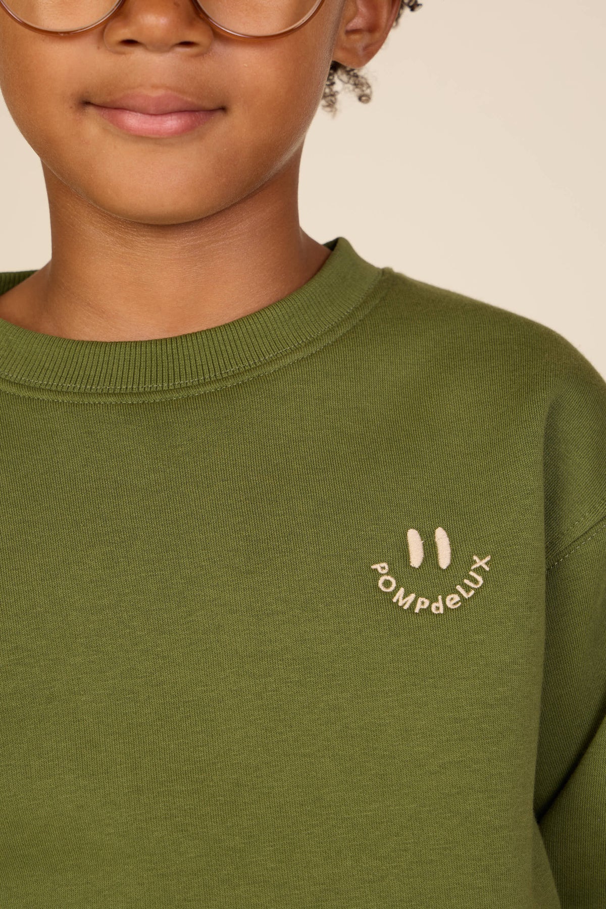 Rundhalset sweatshirt med smiley broderi Tween - Moss Green | 101576 Andrew