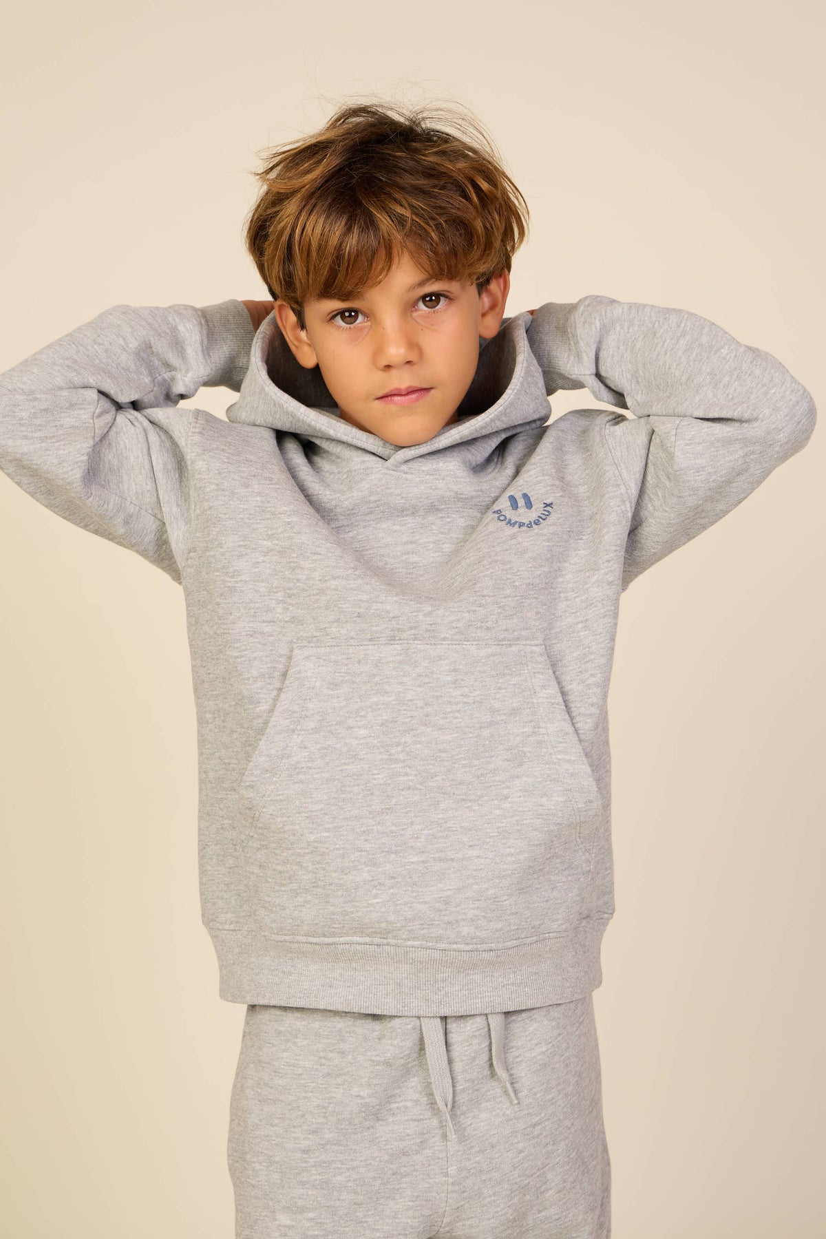 Hoodie med smiley broderi Tween - Grey Melange | 101584 Andrew