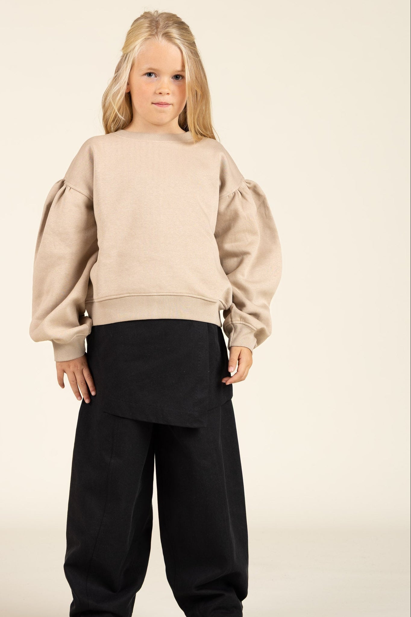 Barrel-leg bukser i Tencel - Tween - Black | 100133 Asta