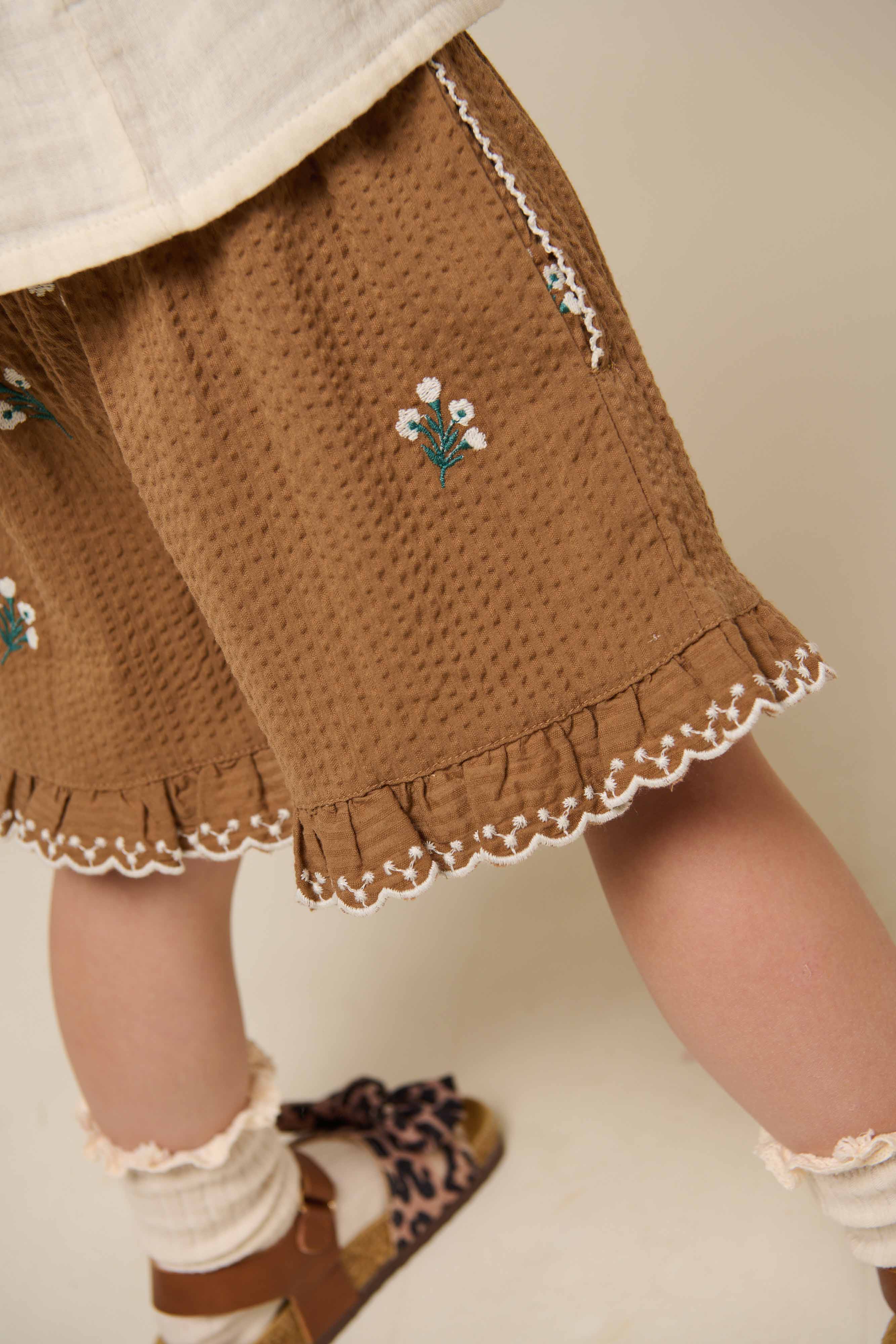 Broderede seersucker shorts - Kids - Coconut | 100986 Nora