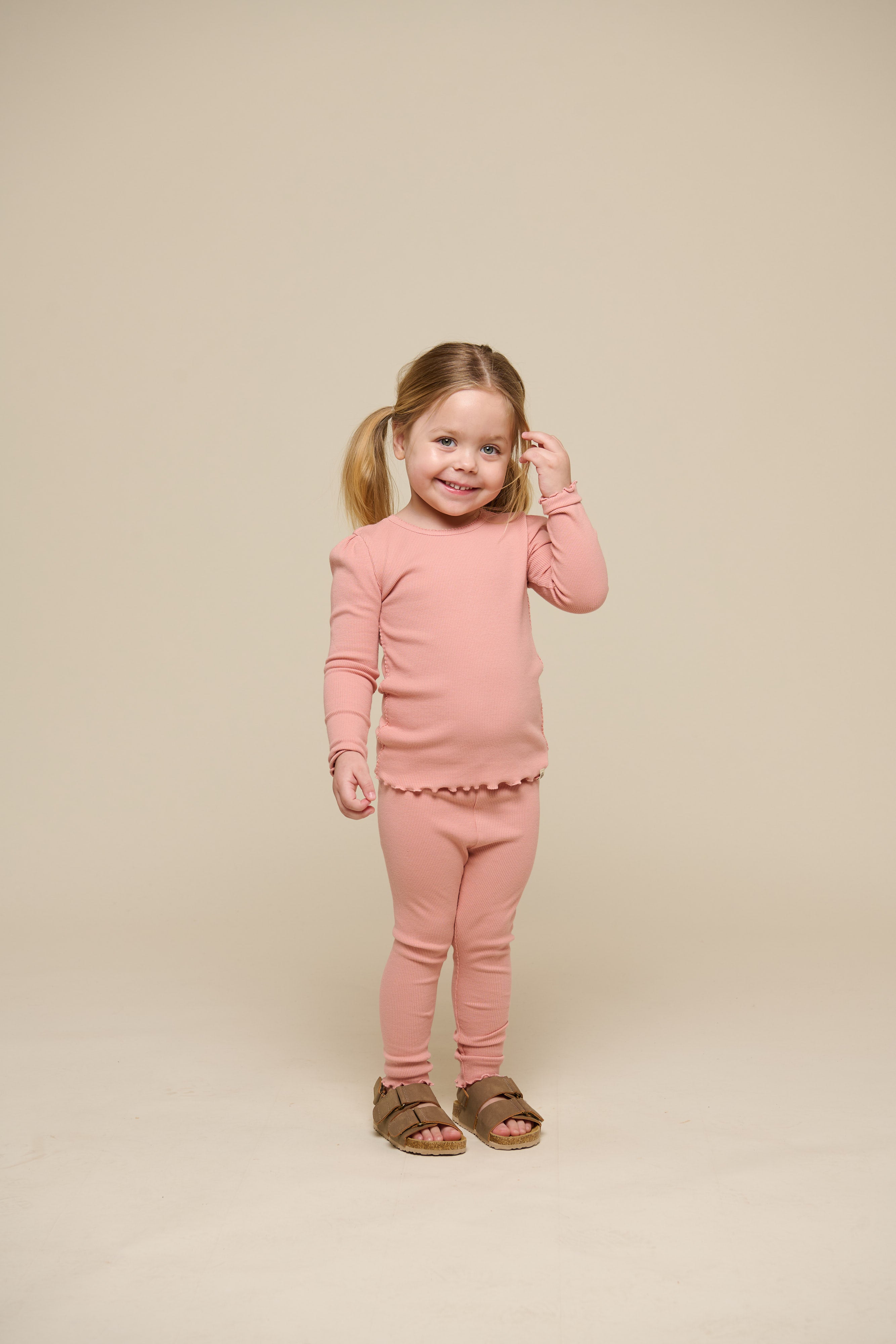 Langærmet T-shirt i modalrib - Kids - Rose Tan | 101306 Lottie