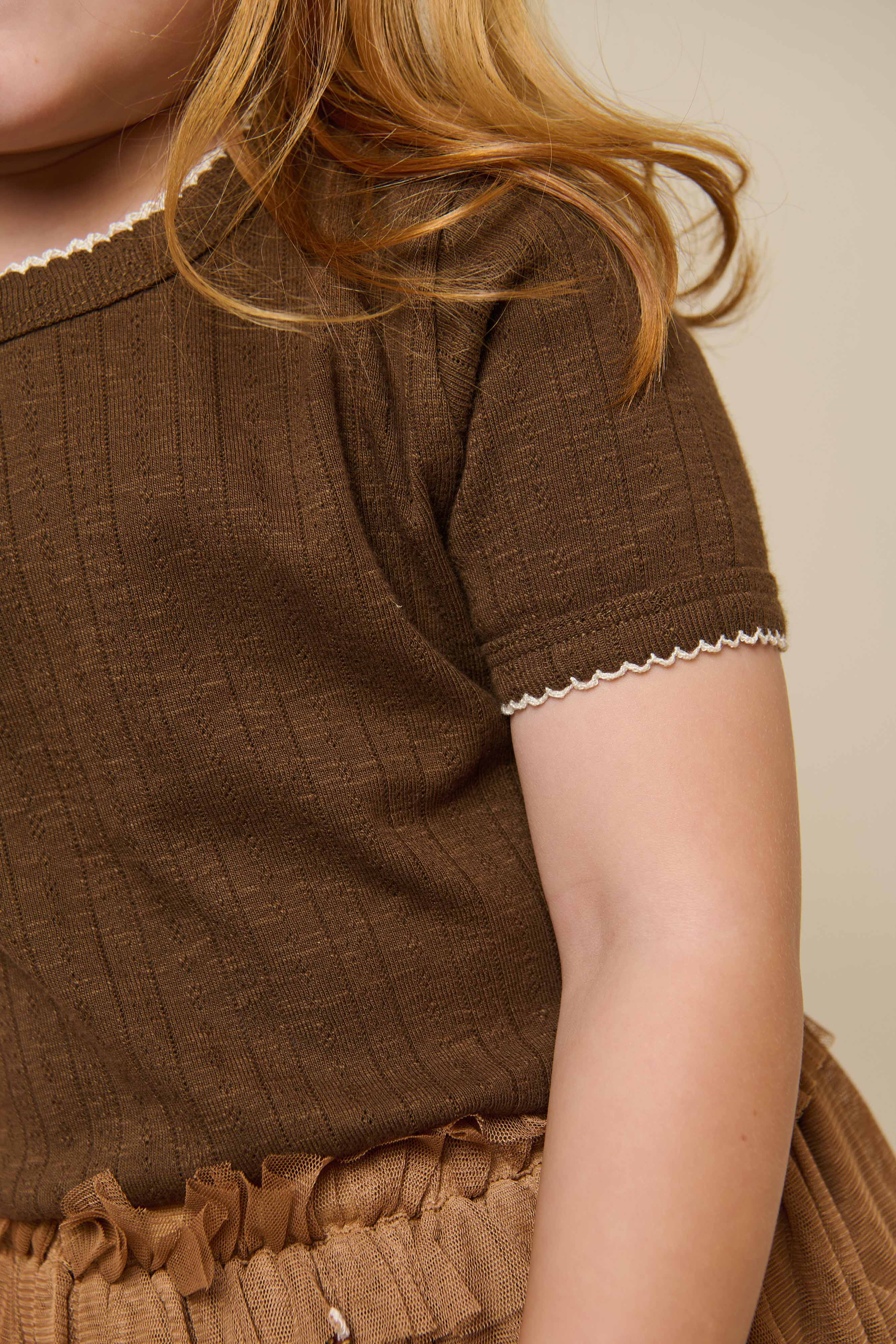 Pointelle T-shirt med kontrast picot - Kids - Dark Brown | 101291 Drew