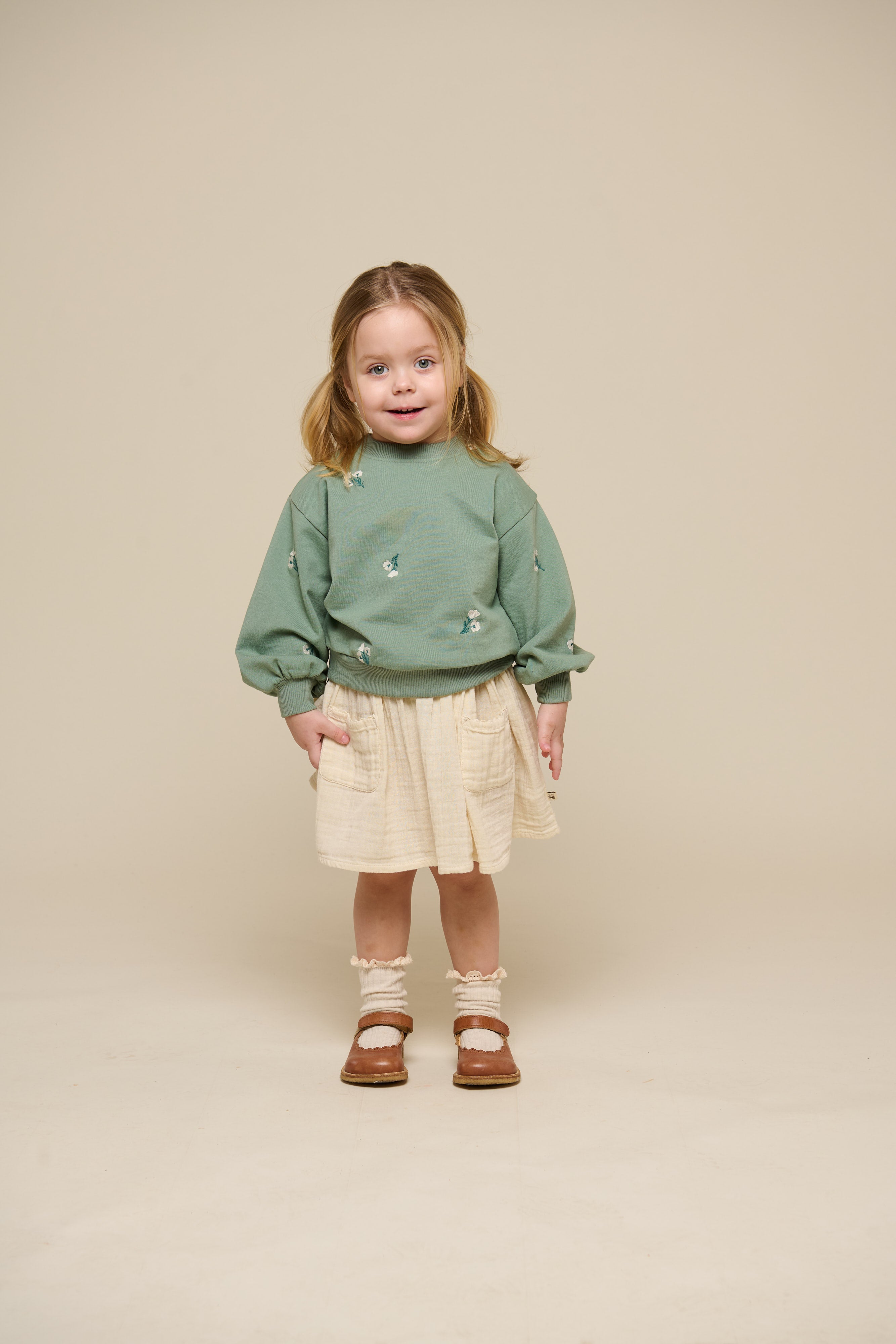 Broderet crewneck sweatshirt - Kids - Dusty Green | 101211 Kimber