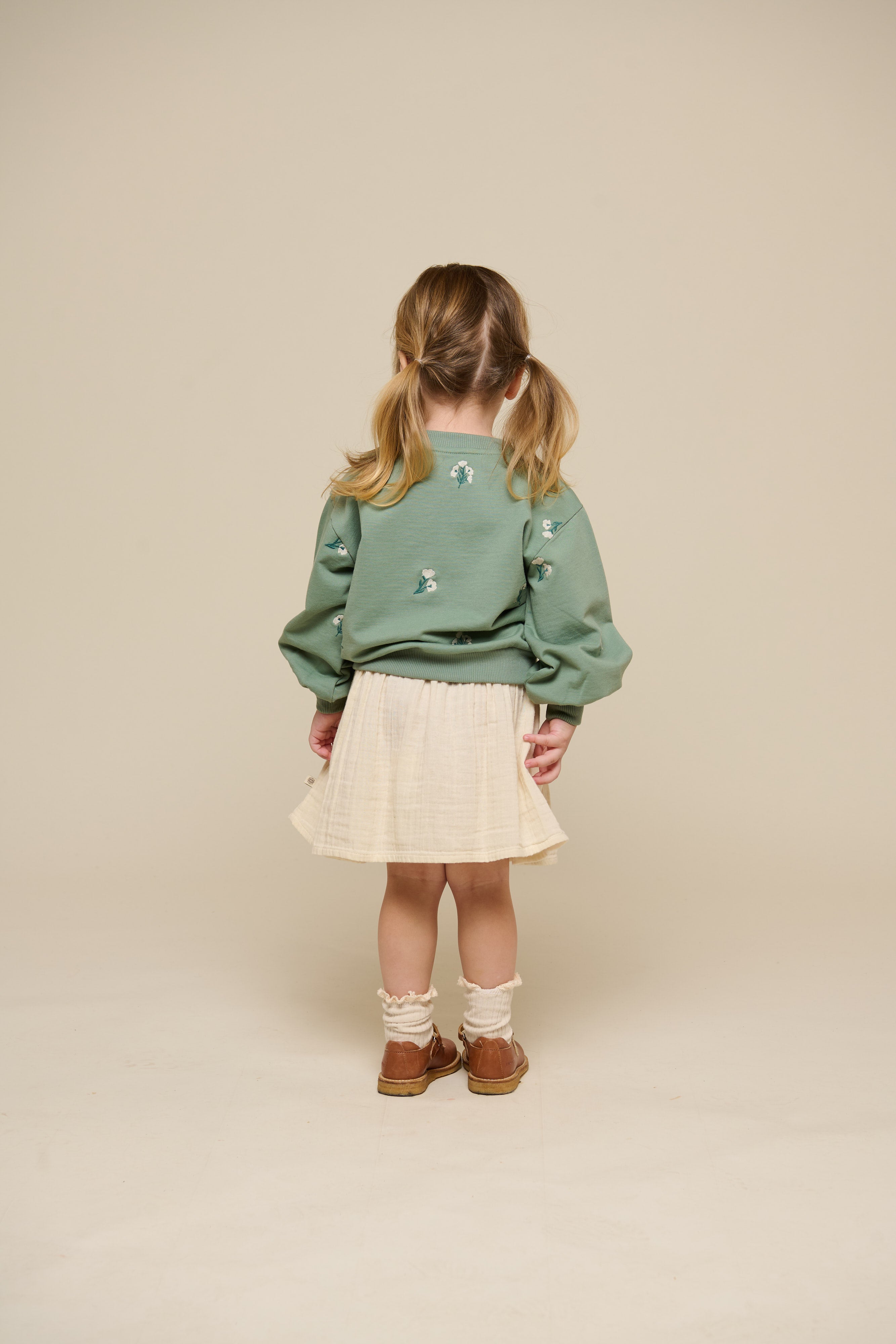 Broderet crewneck sweatshirt - Kids - Dusty Green | 101211 Kimber