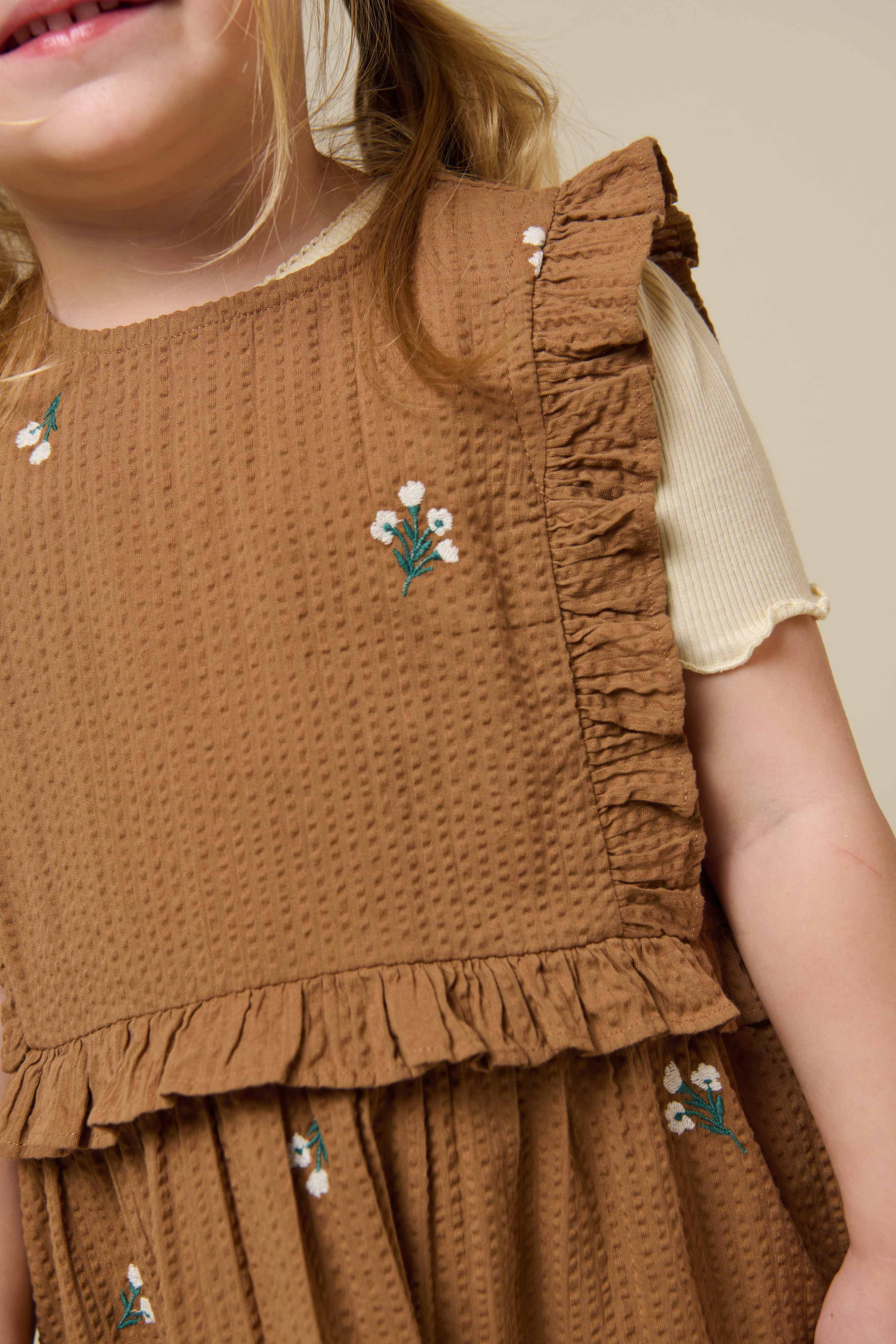 Broderet seersucker kjole - Kids - Coconut | 100978 Nora