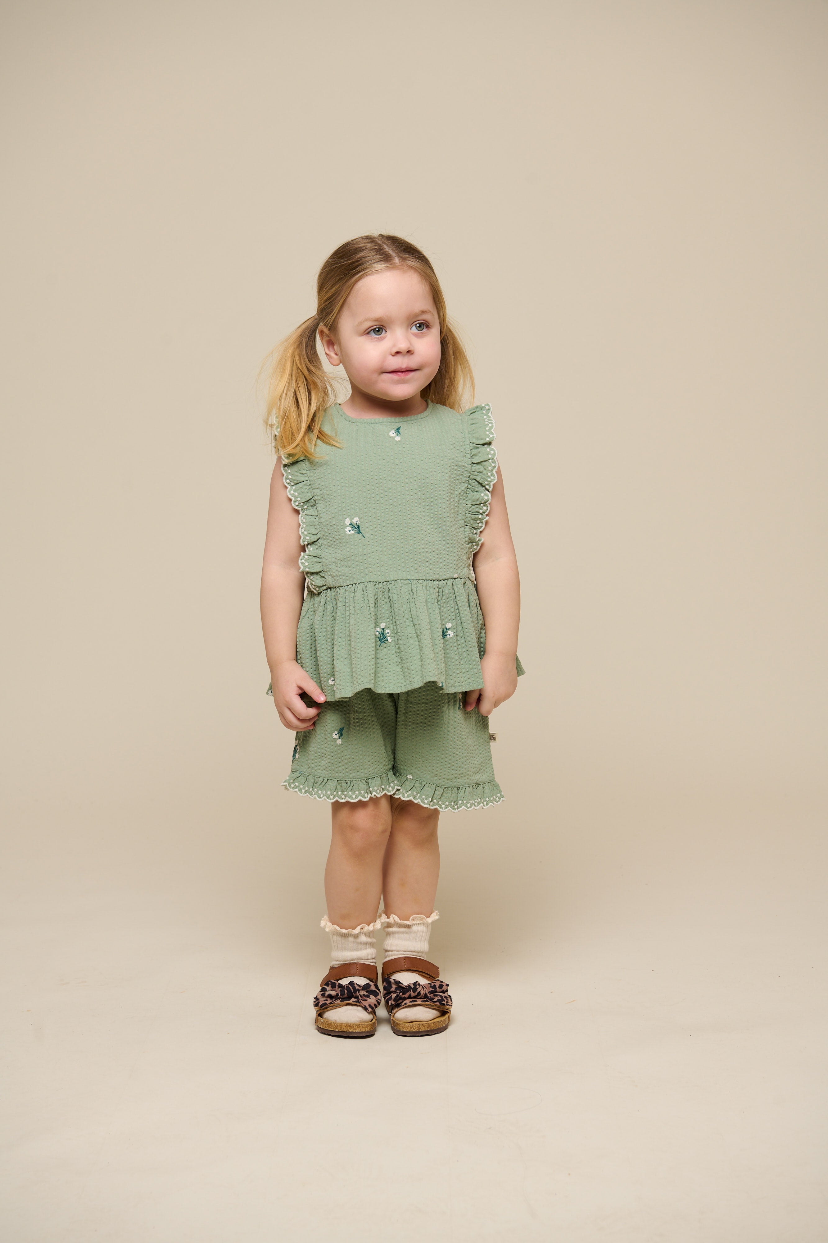 Broderede seersucker shorts - Kids - Dusty Green | 100984 Nora