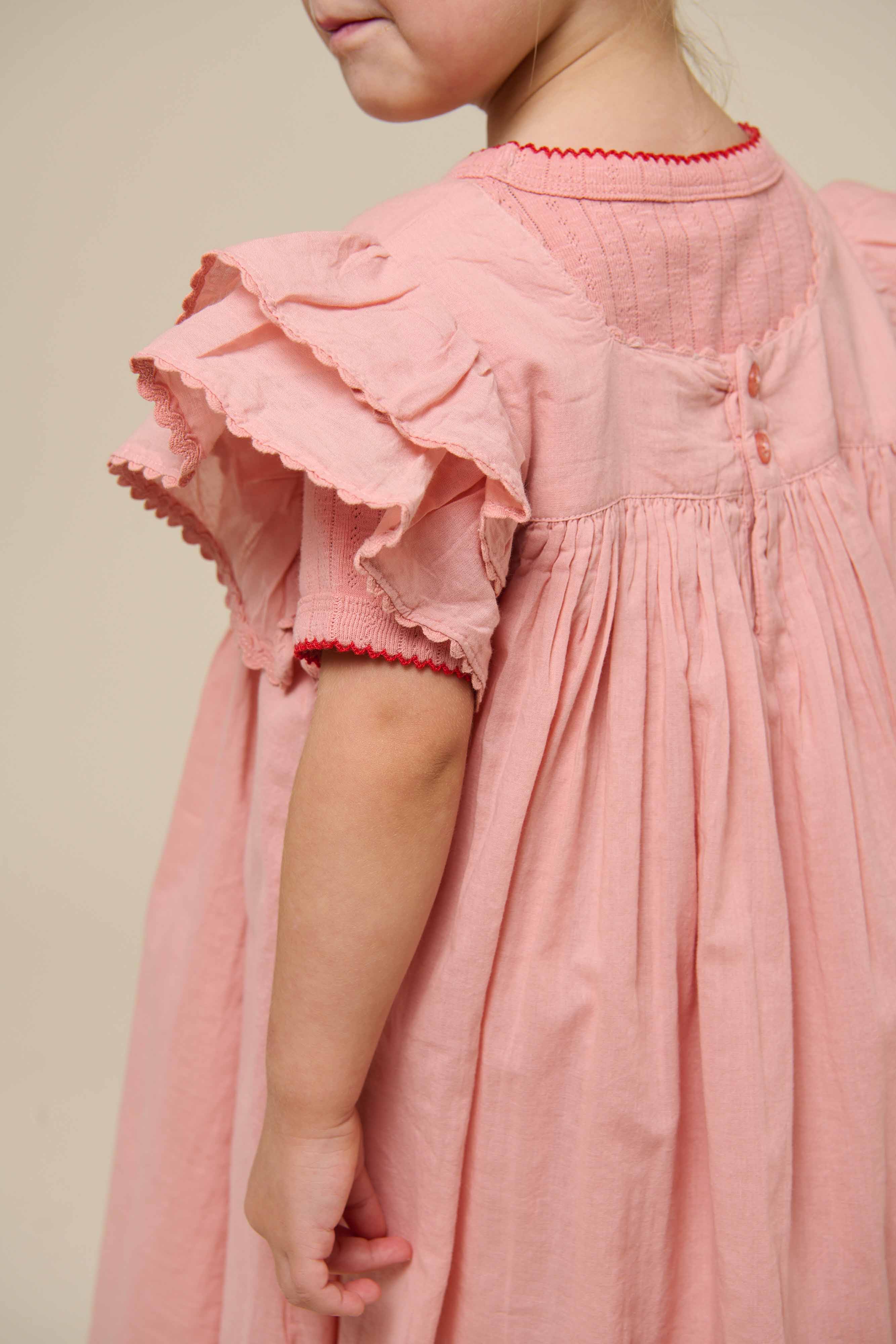 Bomuldskjole med bølgebånd og flæse - Kids - Rose Tan | 101034 Alma