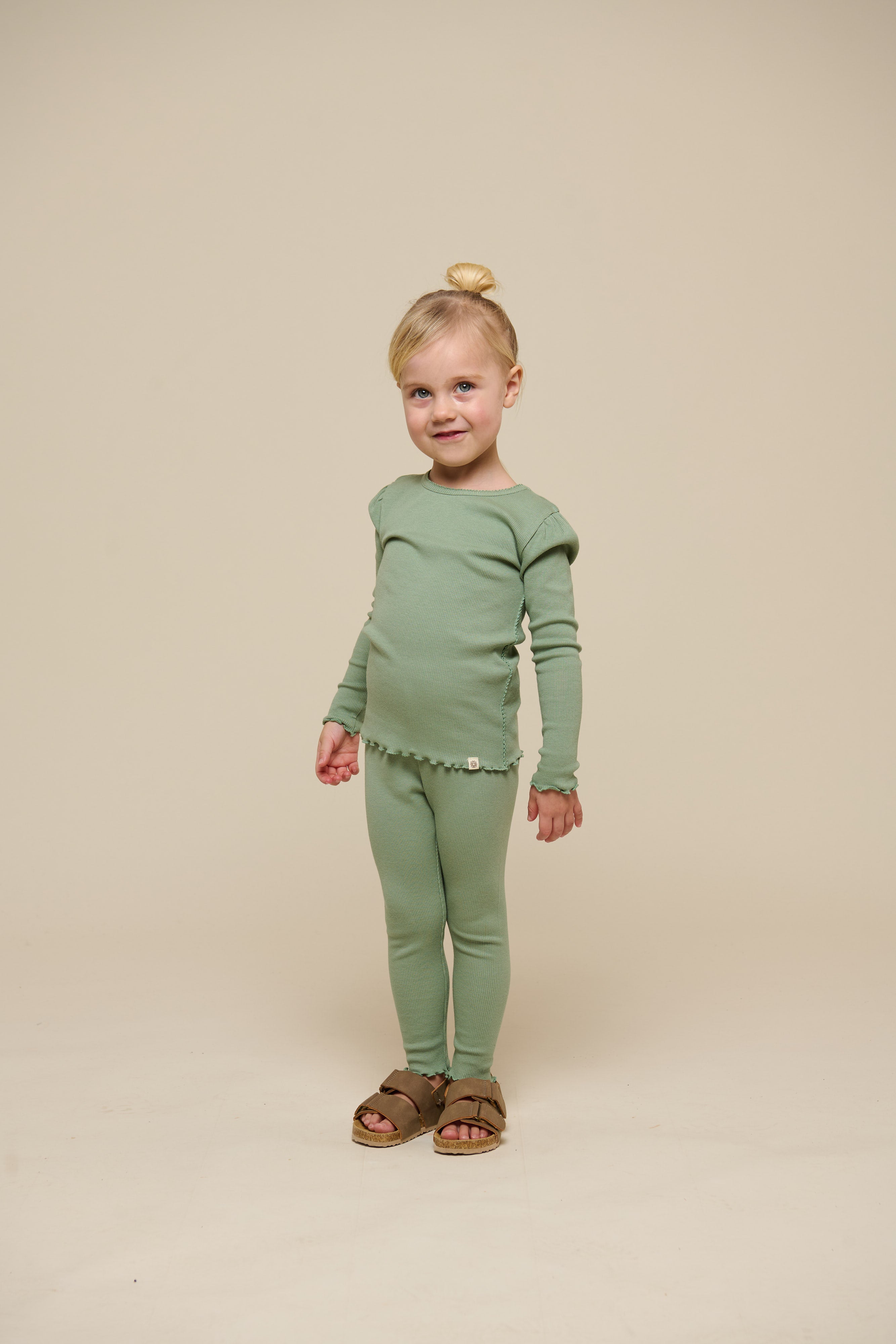 Langærmet T-shirt i modalrib - Kids - Dusty Green | 101310 Lottie