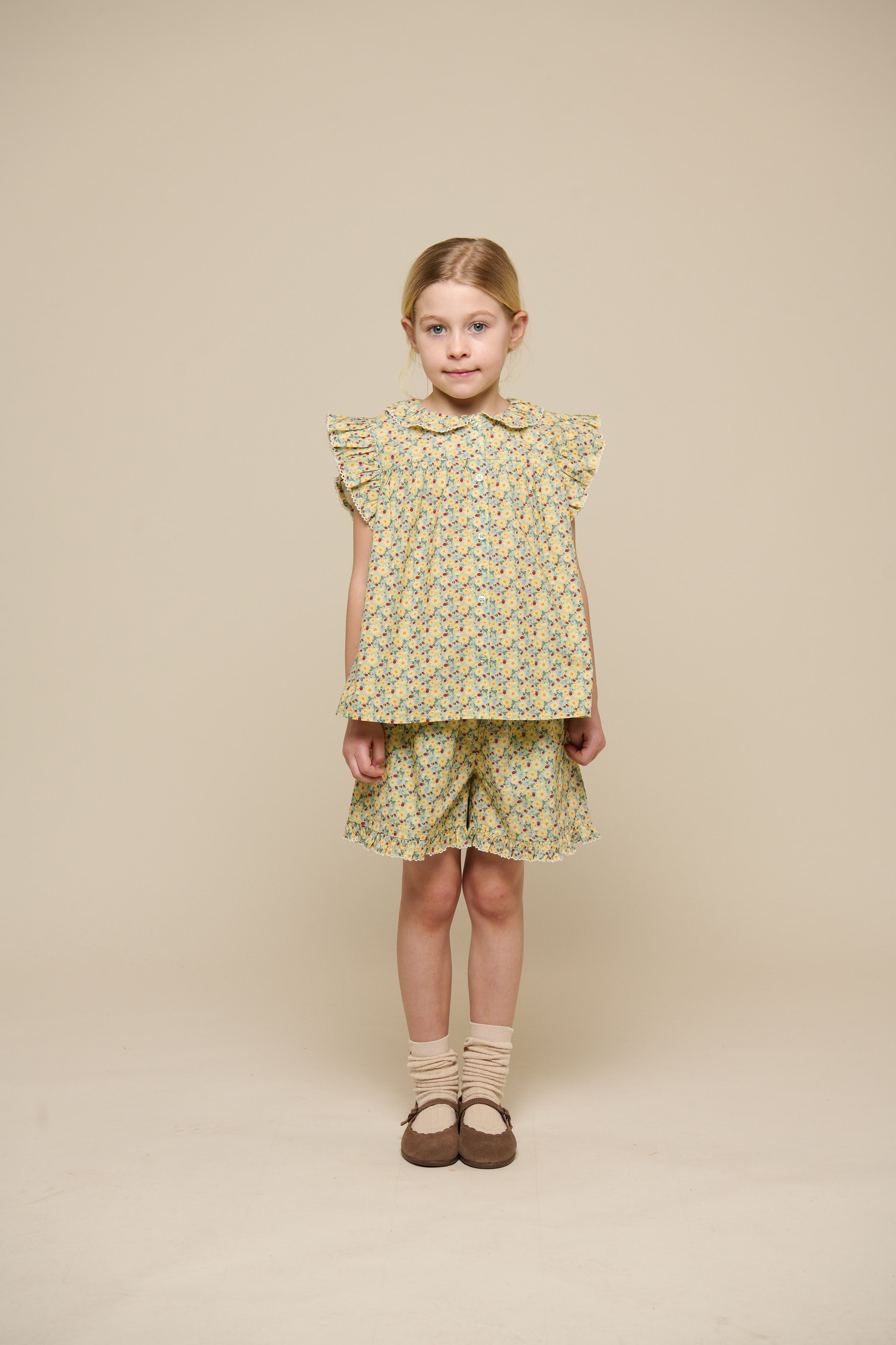 Poplintop med blomsterprint og flæse - Tween - Green | 100951 Poppy