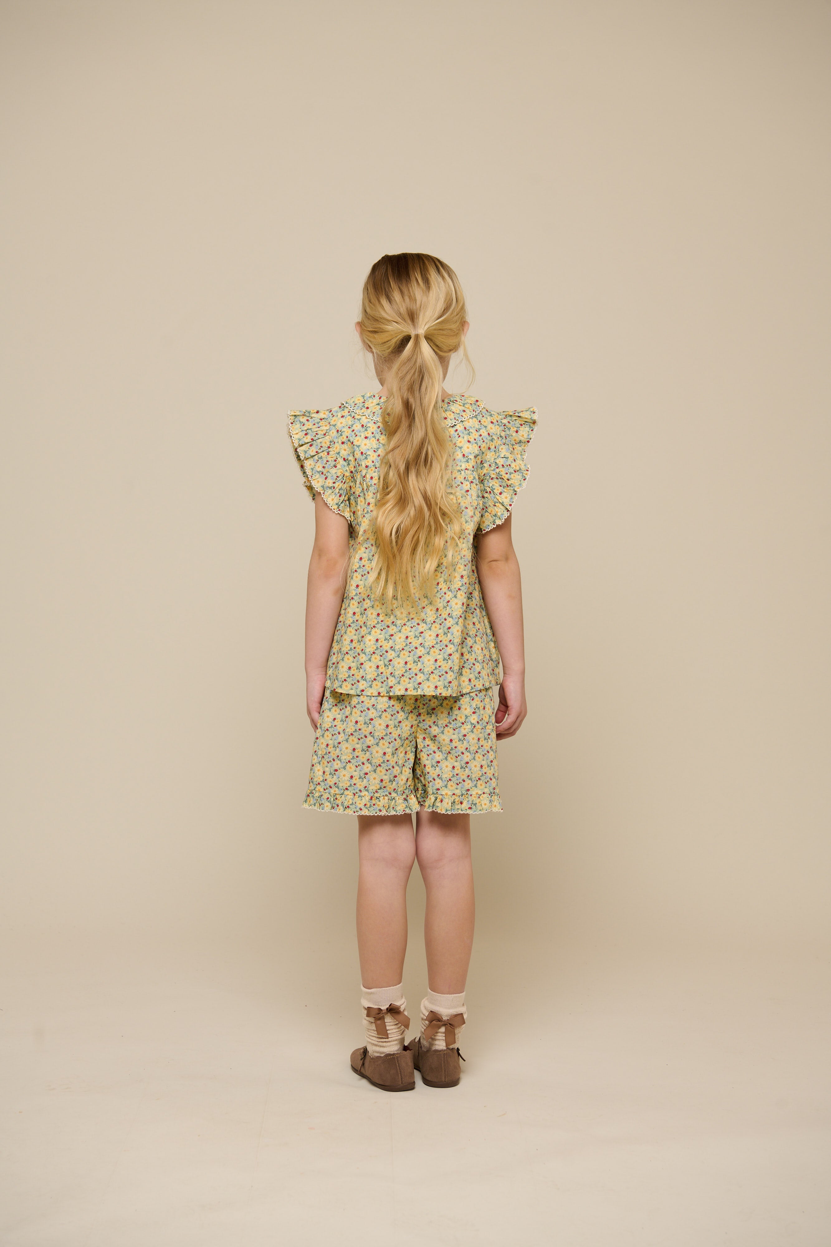 Poplintop med blomsterprint og flæse - Tween - Green | 100951 Poppy