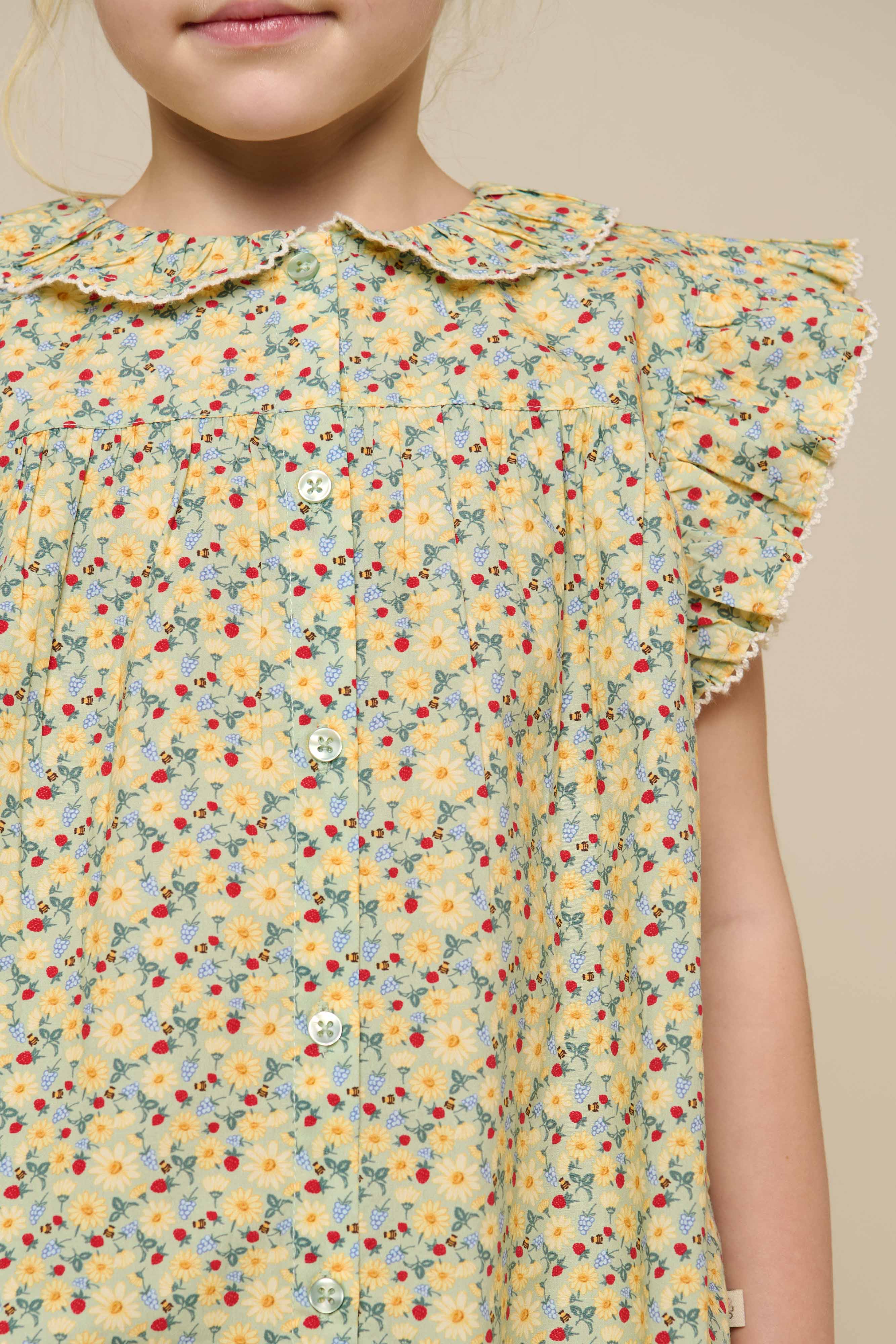 Poplintop med blomsterprint og flæse - Tween - Green | 100951 Poppy